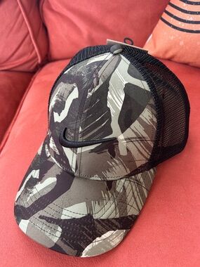 Nike Unisex Camo Trucker Hat - Olive Green & Black